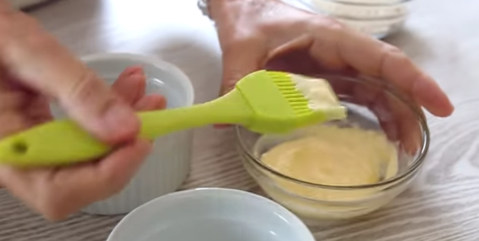 Soufflé de queso el truco para conseguir una presentación de 10
