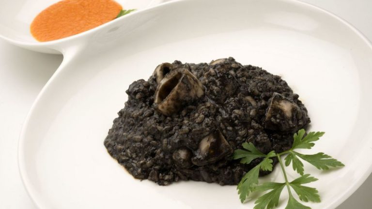 Cómo hacer un arroz de escándalo con una lata de calamares