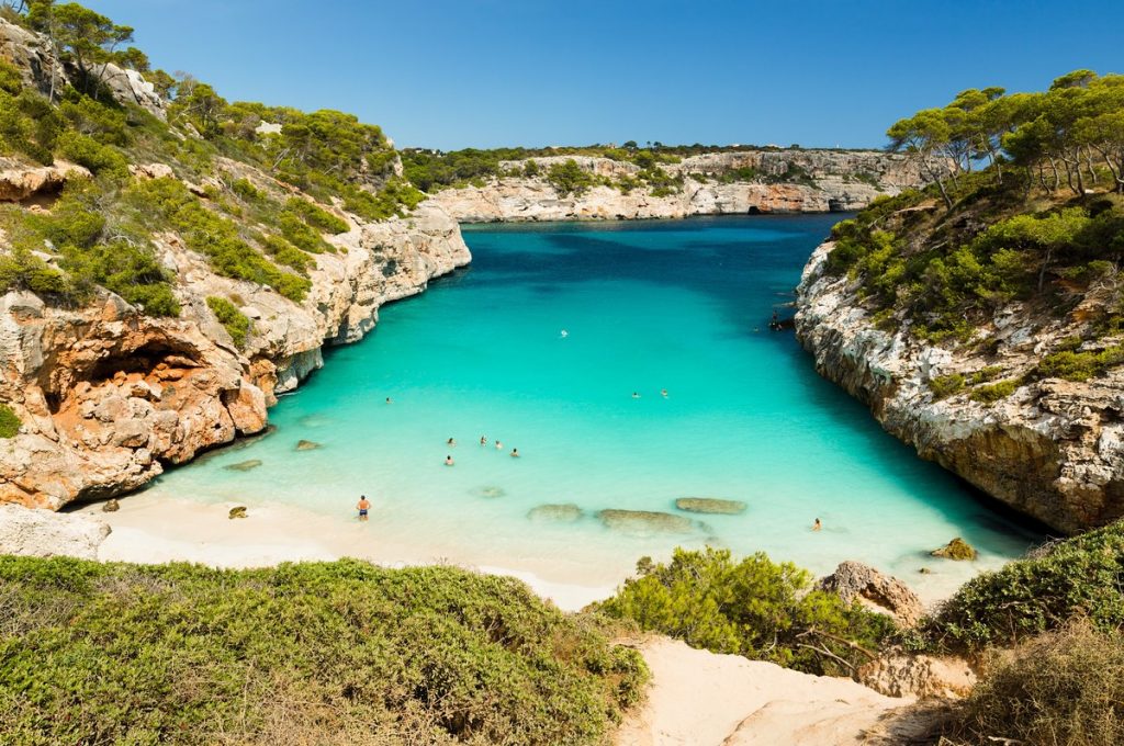 Mallorca Y Sus Barcos Sobre El Mar