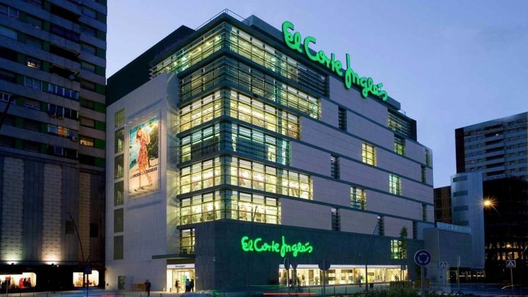El abanico de piñas por 4,95 € en El Corte Inglés y otras gangas para luchar contra el calor con estilazo