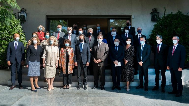 Los embajadores UE vuelven a reunirse hoy para intentar cerrar el acuerdo de sanciones al petróleo ruso