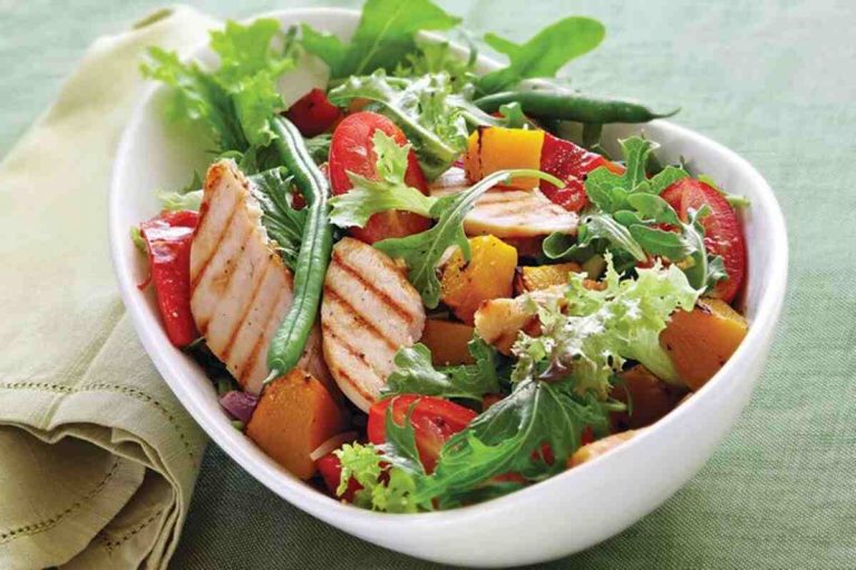 Estos errores que cometes al preparar una ensalada te hacen engordar