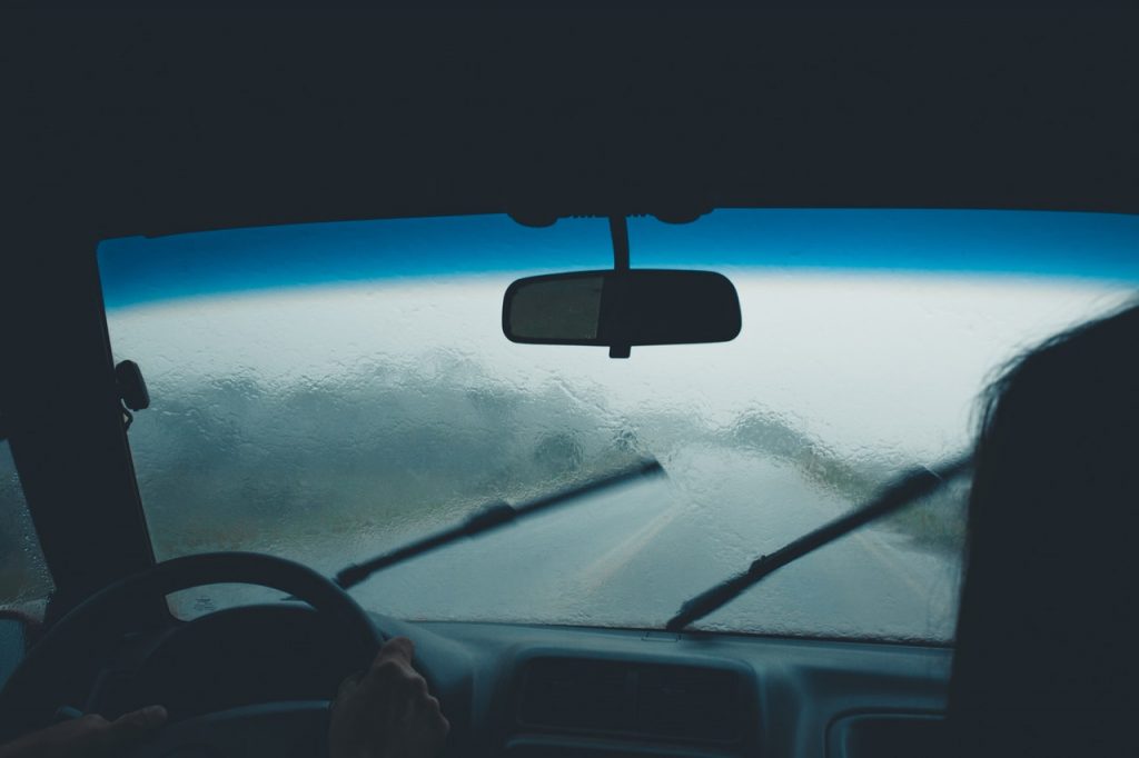 El Motivo Por El Que Han Desaparecido Las Escobillas De Los Coches