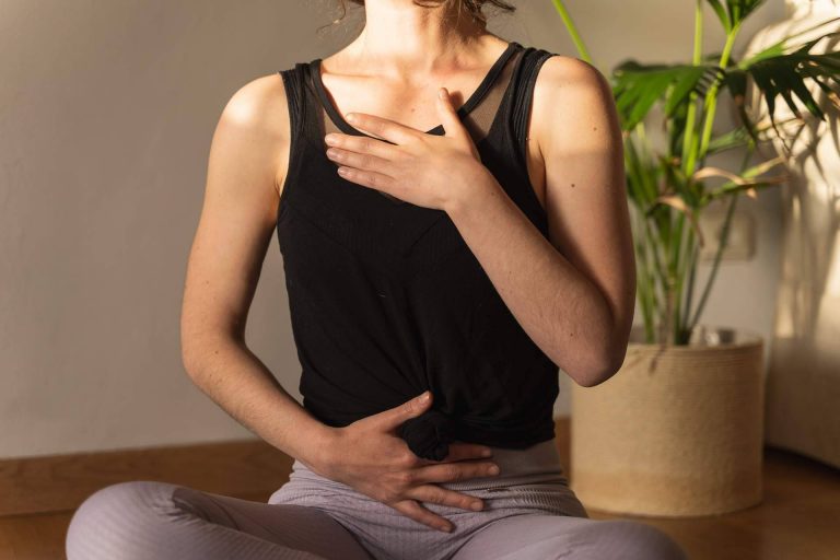 Practicar ejercicios de respiración, ¿cómo contribuye a la salud de una persona?