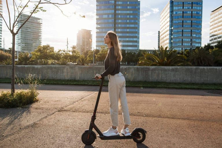 LYNX Barcelona explica los motivos por los cuales alquilar un patinete eléctrico