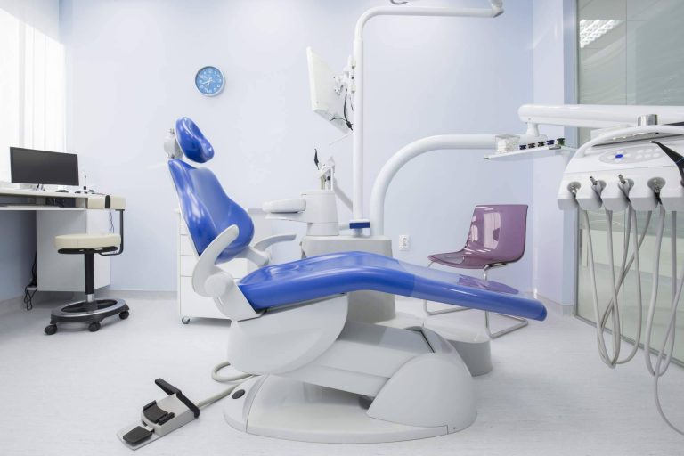 ¿Dónde encontrar un centro de confianza? El Dr. Ignacio Ramírez Caballero y la clínica Doctores Dental Alicante