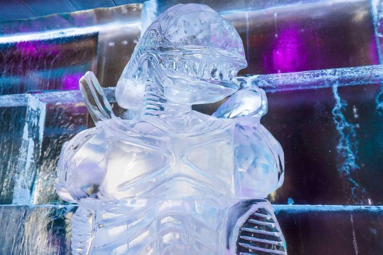 Las esculturas de hielo de la sala Ice Barcelona buscan rendir homenaje al mundo del cine