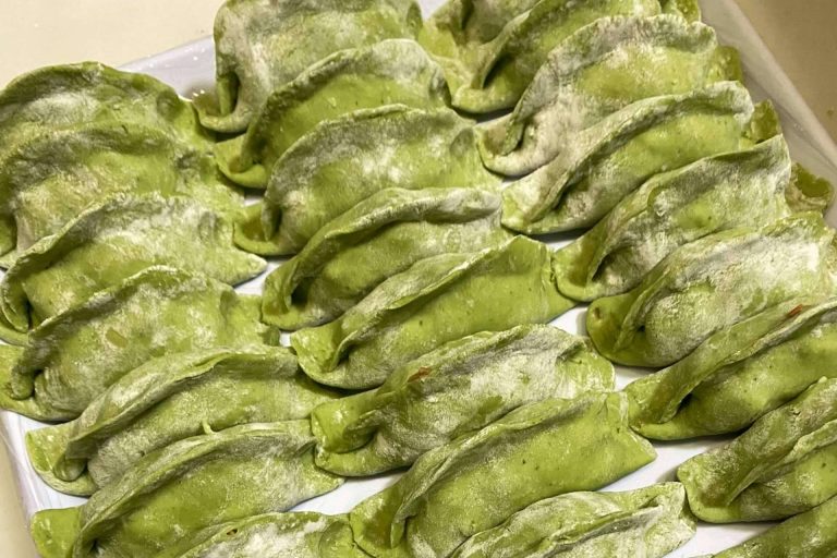 Reservar un pedido online y probar una gran variedad de platos de la comida tradicional china en el restaurante Dim Sum Market Madrid