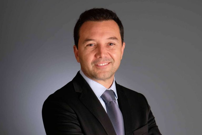 Servicios de implantología de la mano del Dr. Llistosella