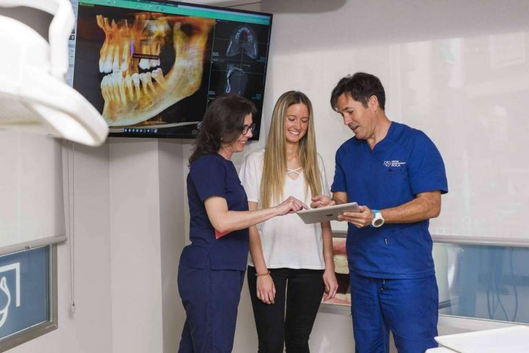 Optar por el procedimiento de implantes dentales de Dental Roca