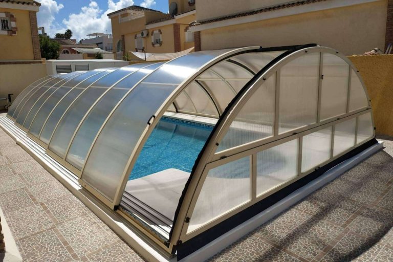 Consejos de COVERTTO sobre cuál es la opción más segura en cuanto a cubiertas de piscinas