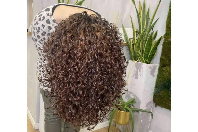 El método curly perfecto para el pelo rizado ante la llegada del verano, el tratamiento Curly Botanic Lifting Orgánico, por DIM Salón