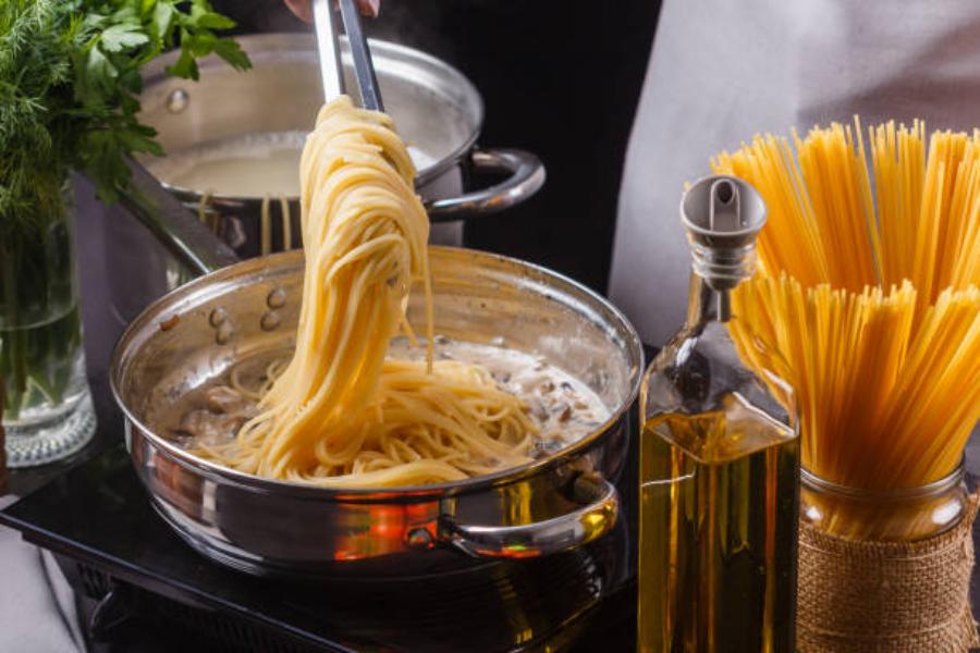 Cómo Cocinar Una Salsa Con El Agua De La Pasta