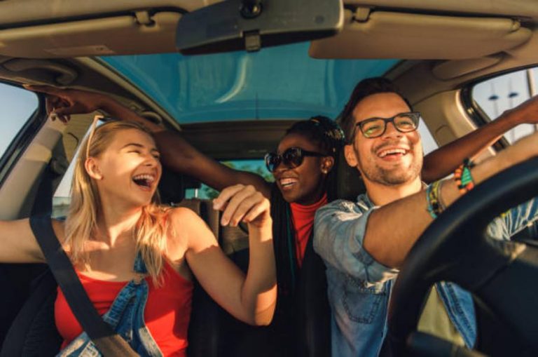 La DGT te obliga a llevar estos elementos cada vez que uses el  coche