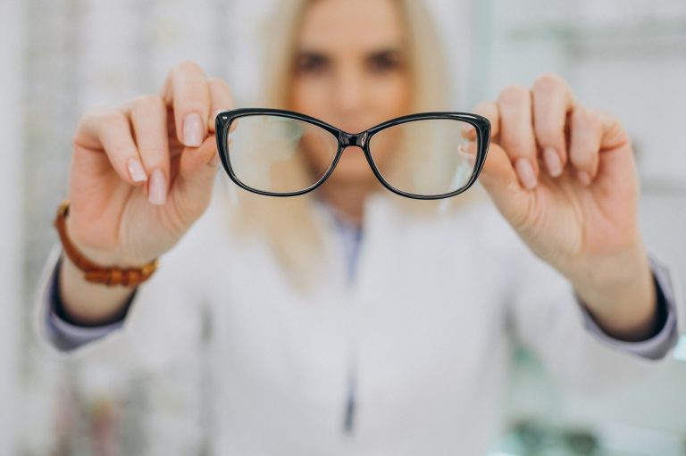Miopía, astigmatismo, presbicia: diferencias, síntomas y cómo se tratan