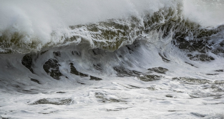 Cómo son las olas más peligrosas de todo el mundo