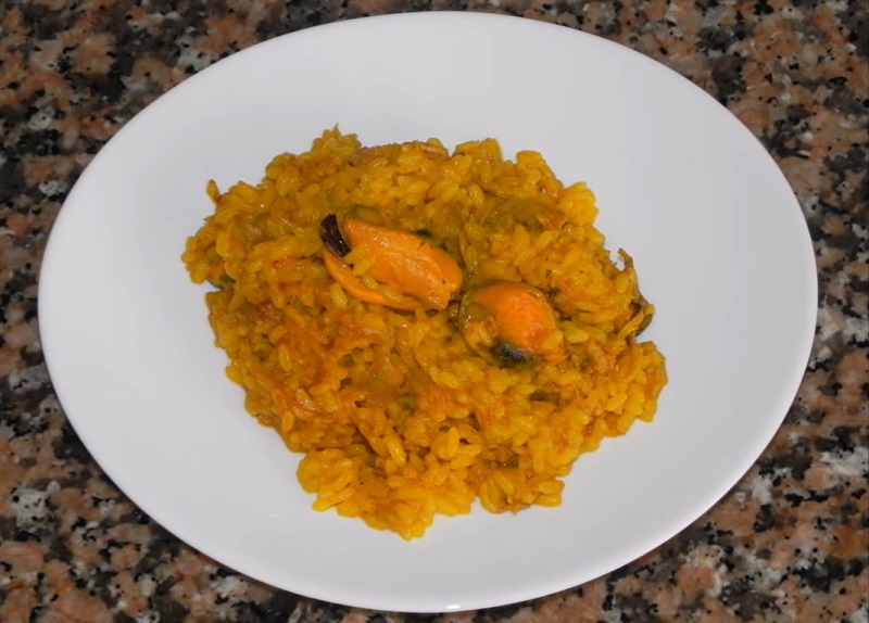 Cómo Hacer Una Paella Brutal Con Una Lata De Mejillones