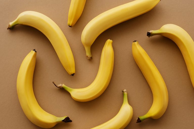 Los otros usos que puedes darle a la cáscara del plátano
