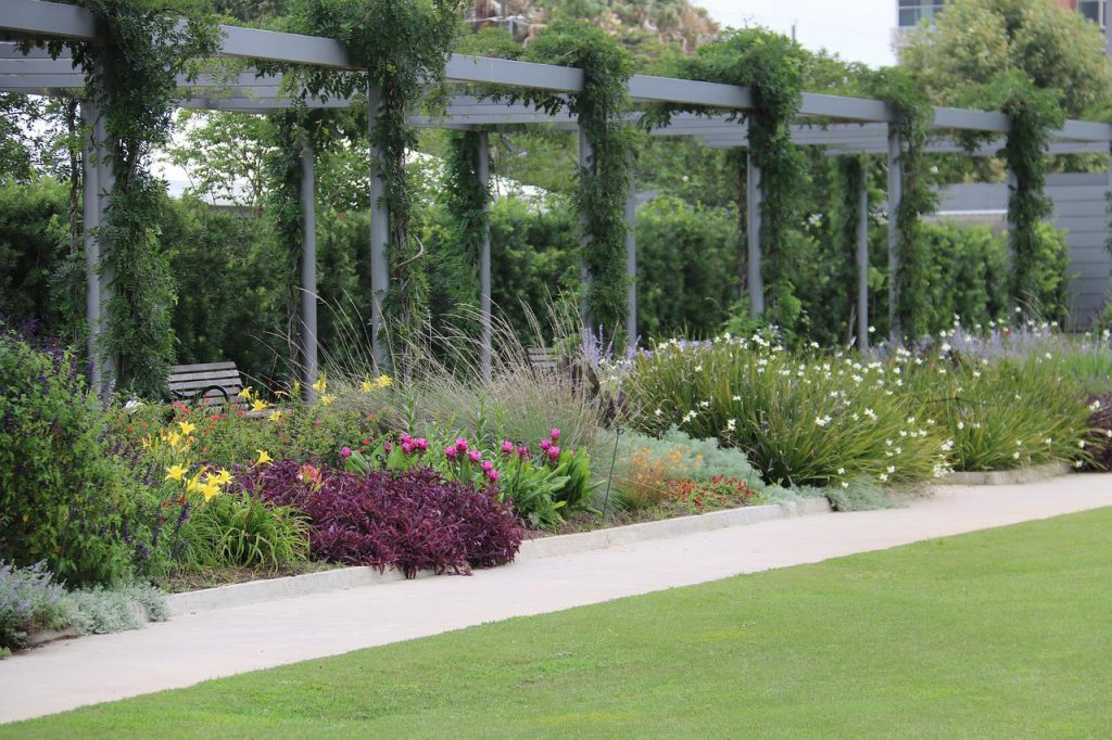 Porche O Pérgola: Esta Es La Mejor Opción Para Tu Jardín