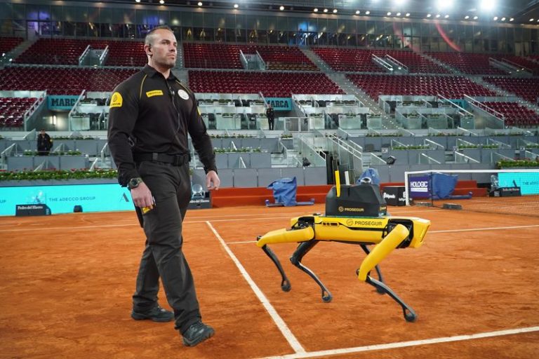 Yellow, el perro robot inteligente de Prosegur que custodia Mutua Madrid Open