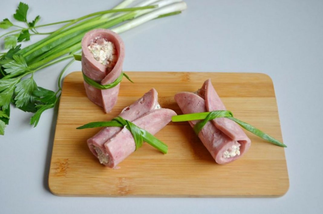 Cómo hacer unos rollitos de jamón y queso en minutos para una cena