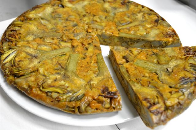 Tortilla de alcachofas: los pasos para replicar en casa la receta de Jordi Cruz