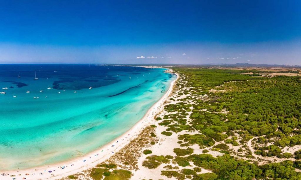 Atrévete Con Estos 3 Destinos Baratos Con Paisajes Alucinantes Para Este Verano 1 Un Lugar Ideal Para Bajar Al Agua