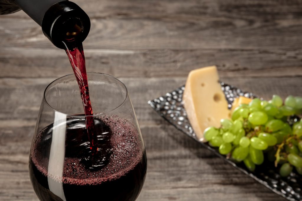 ¿Vino blanco o tinto? Este es el mejor para tu salud según los expertos