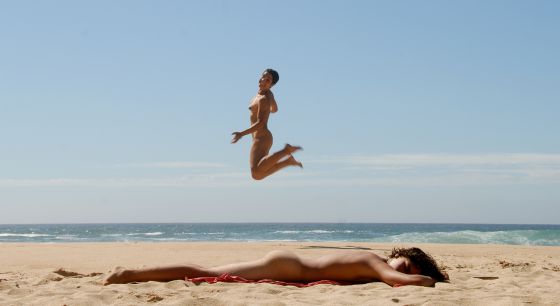 Una Playa Nudista Alejada De La Civilización