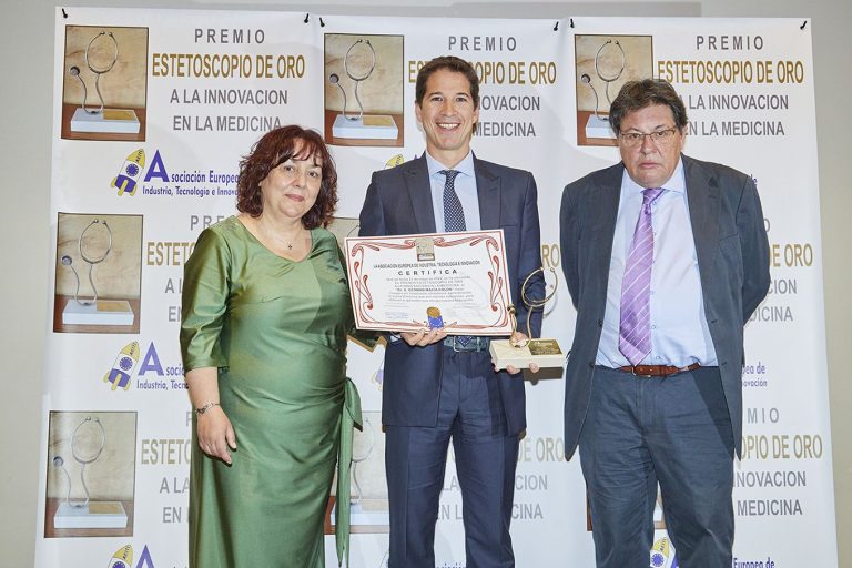 El Dr. German Macía Colon recibe el Premio Estetoscopio de Oro a la Innovación en la Medicina 2022
