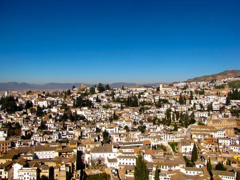 Superdespedidas presenta sus servicios en el centro de Granada