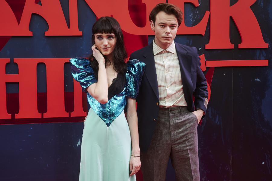 Natalia Dyer y Charlie Heaton
