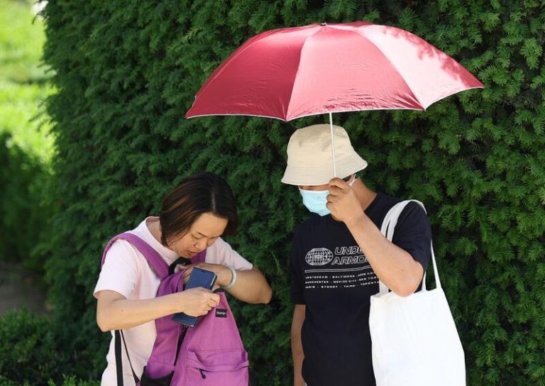 España recibe 6 millones de turistas en abril y el gasto se dispara: 6.901 millones