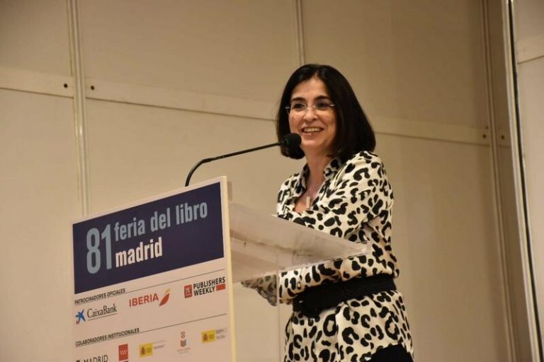 Darias elogia el «compromiso colectivo» de la ciudadanía española frente a la COVID-19