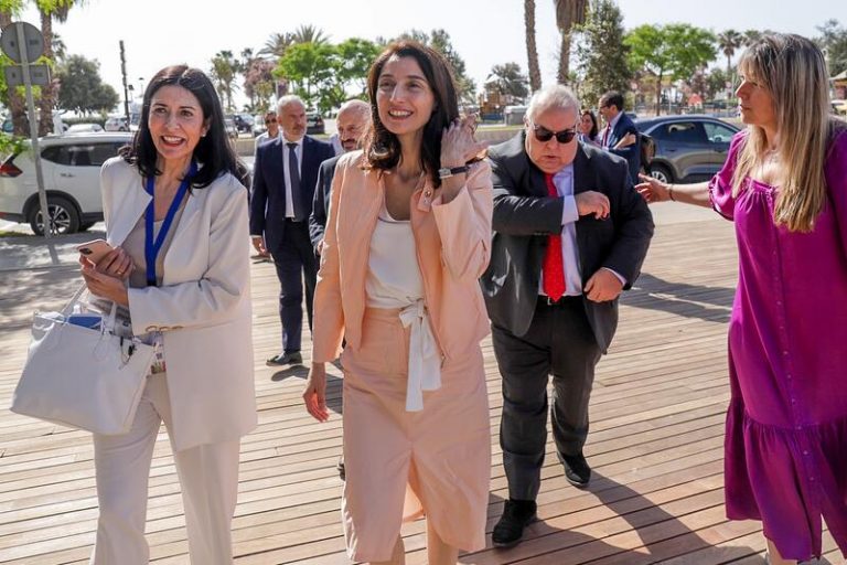 Llop defiende la postura del Gobierno ante la prostitución que es «claramente abolicionista»