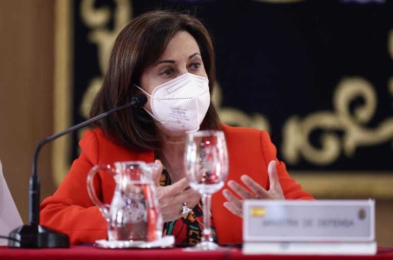 Robles se abre a enviar nuevo material defensivo a Ucrania
