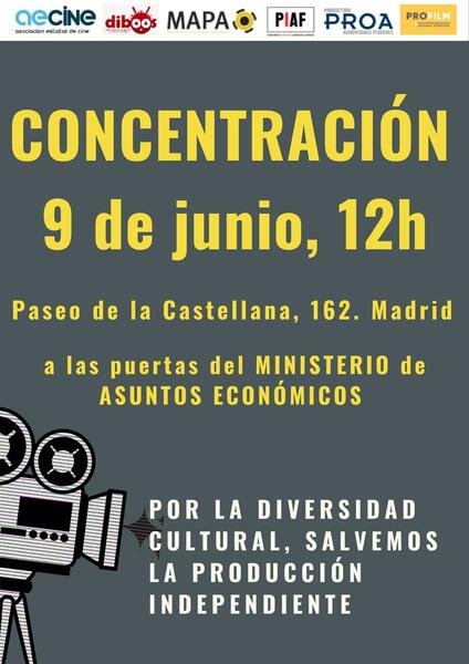 Productores independientes se concentran ante el Ministerio de Economía para protestar contra la Ley Audiovisual
