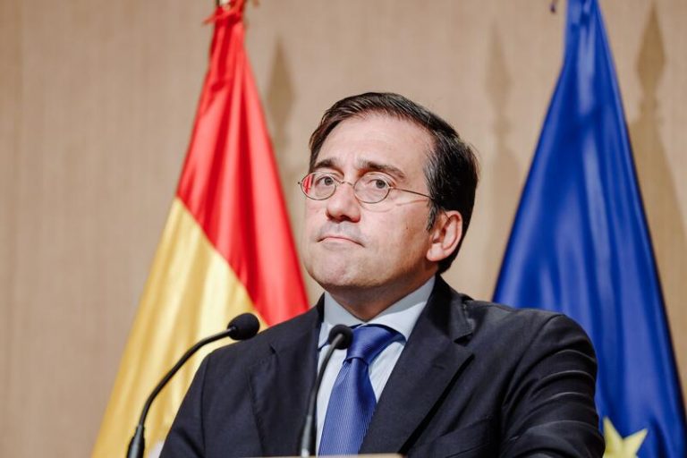 Albares se reúne este viernes con el vicepresidente económico de la Comisión Europea en plena crisis con Argelia