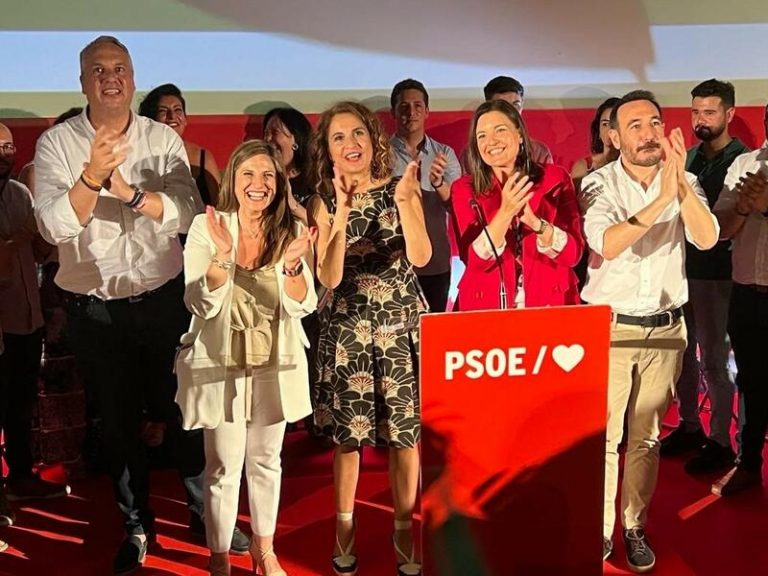 Montero critica que el PP «tiene el no por sistema» y que va a terminar como «partido antisistema»
