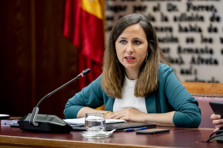 Belarra propone financiar el abono transporte general a 10 euros con el impuesto a las eléctricas