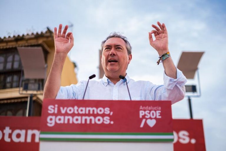 Espadas reta a Feijóo a «decir si está preparando un pacto bajo cuerda con Abascal»