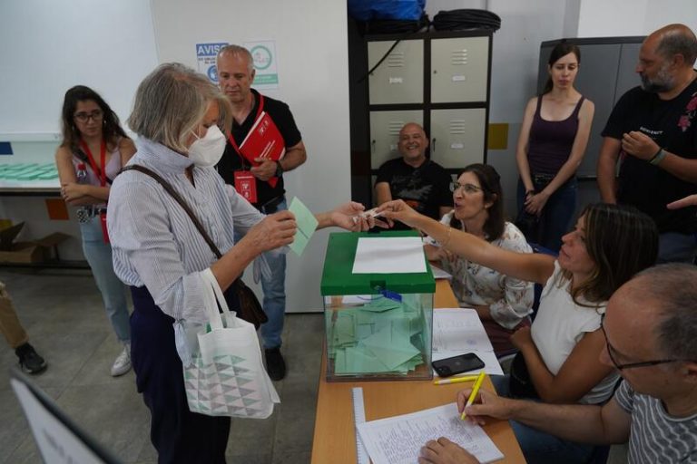 El PP gana en Andalucía con mayoría absoluta