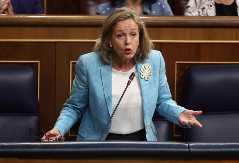 Calviño pide el apoyo de PP y C’s para las medidas adicionales que el Gobierno aprobará este sábado