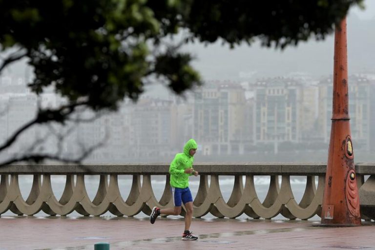 Siguen las lluvias y chubascos en el norte. El resto despejado. El tiempo del 25 de junio
