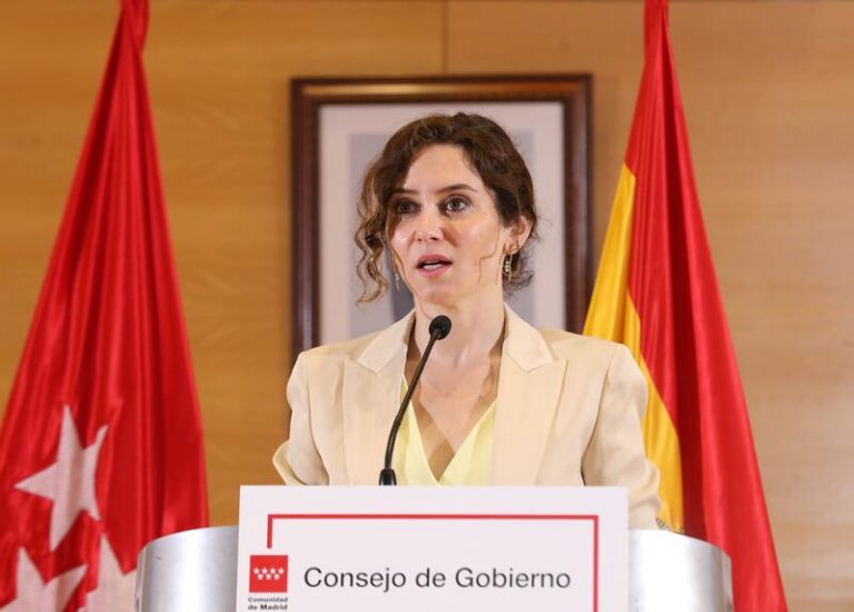 Ayuso se queja en Miami de la «tendencia totalitaria» en España de «asfixiar cada vez más a las instituciones»