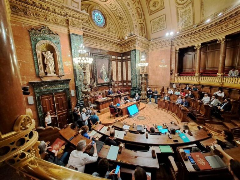 PSC y ERC empatarían en las elecciones en Barcelona, con BComú tercera
