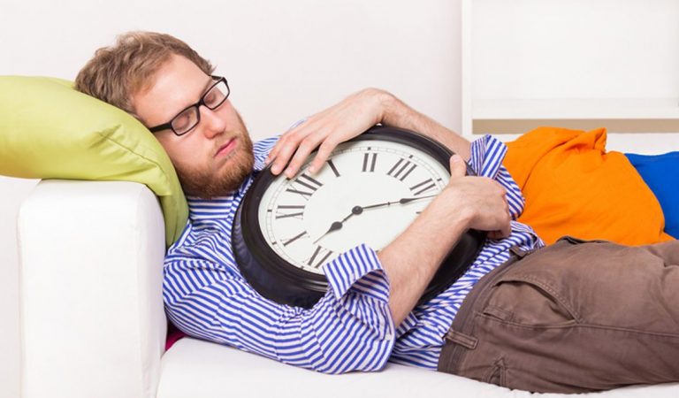 Siestas: peligros y enfermedades por dormir después de comer