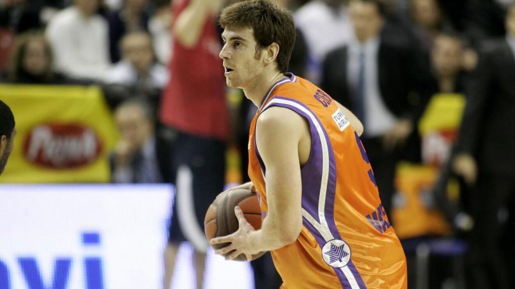 Aparte de jugar de lujo, Víctor Claver enseña sobre sus tiros 