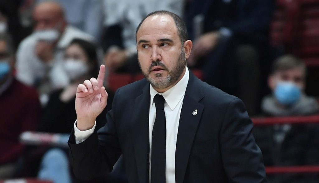 Chus Mateo Radiante Con El Sustituto De Yabusele