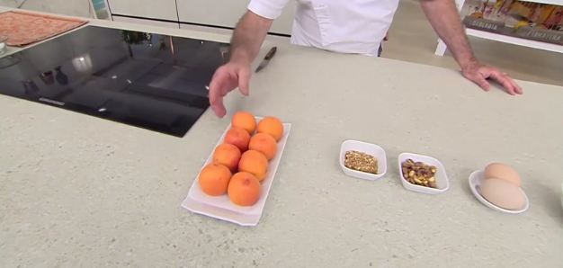 El postre con albaricoques que hace Arguiñano y al que no te podrás resistir